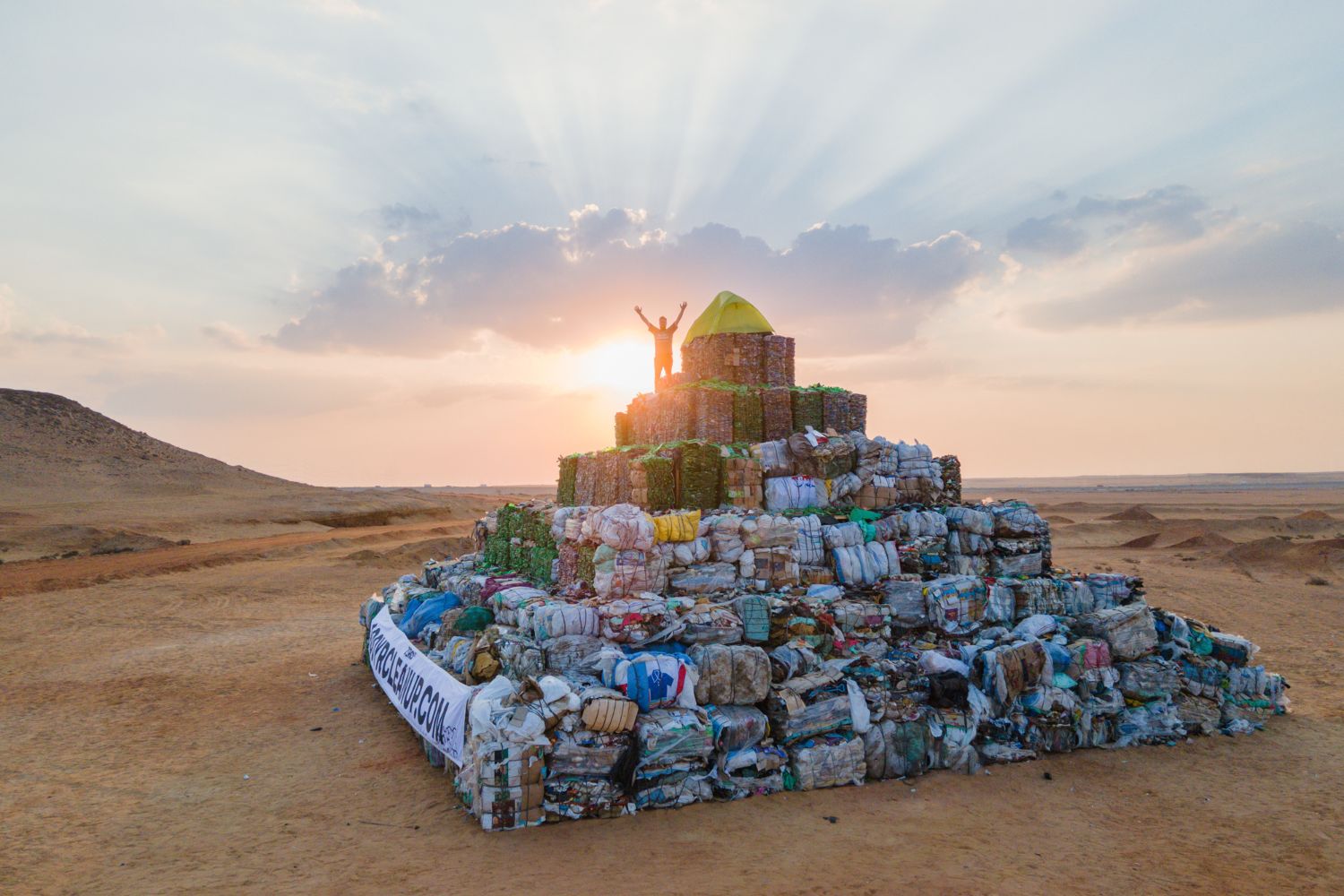 Big waste pyramid: Aussie start-up Zero Co is looking to fund massive clean-ups| Roadsleeper.com